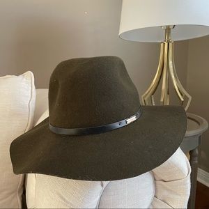 SOIA & KYO felt hat.